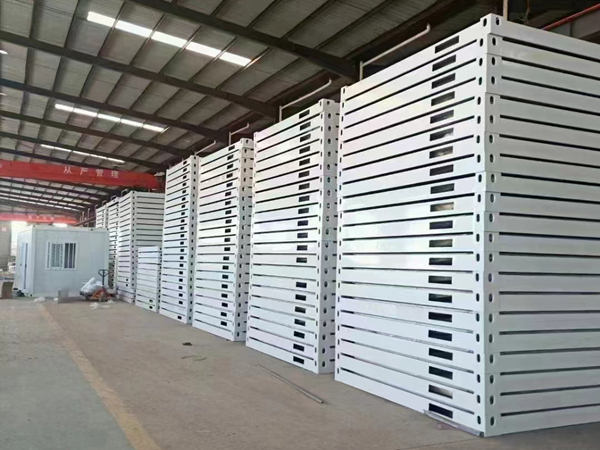 Introduzione di prodotti per case pieghevoli finite
