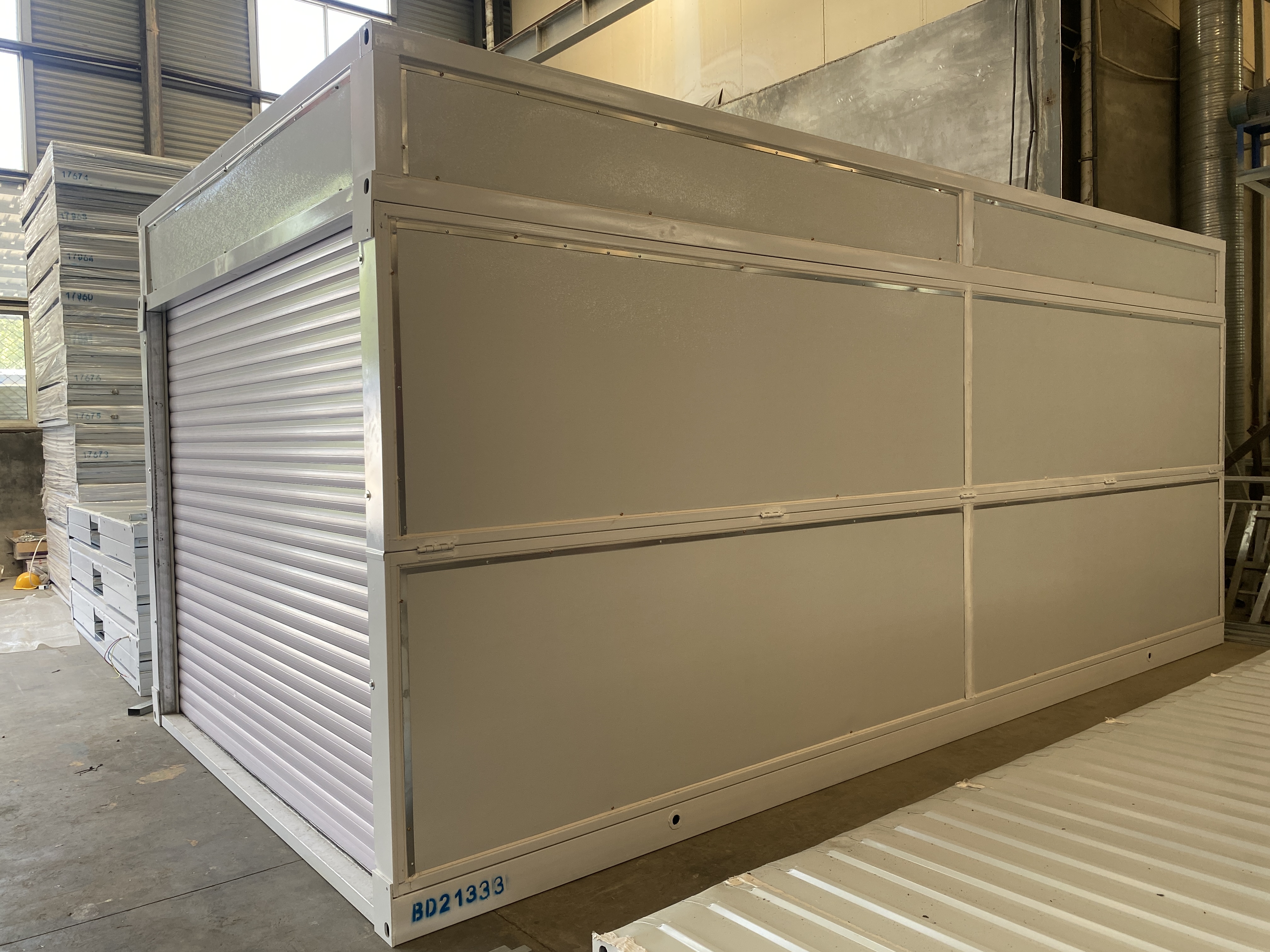 断熱折りたたみハウスの製品導入
