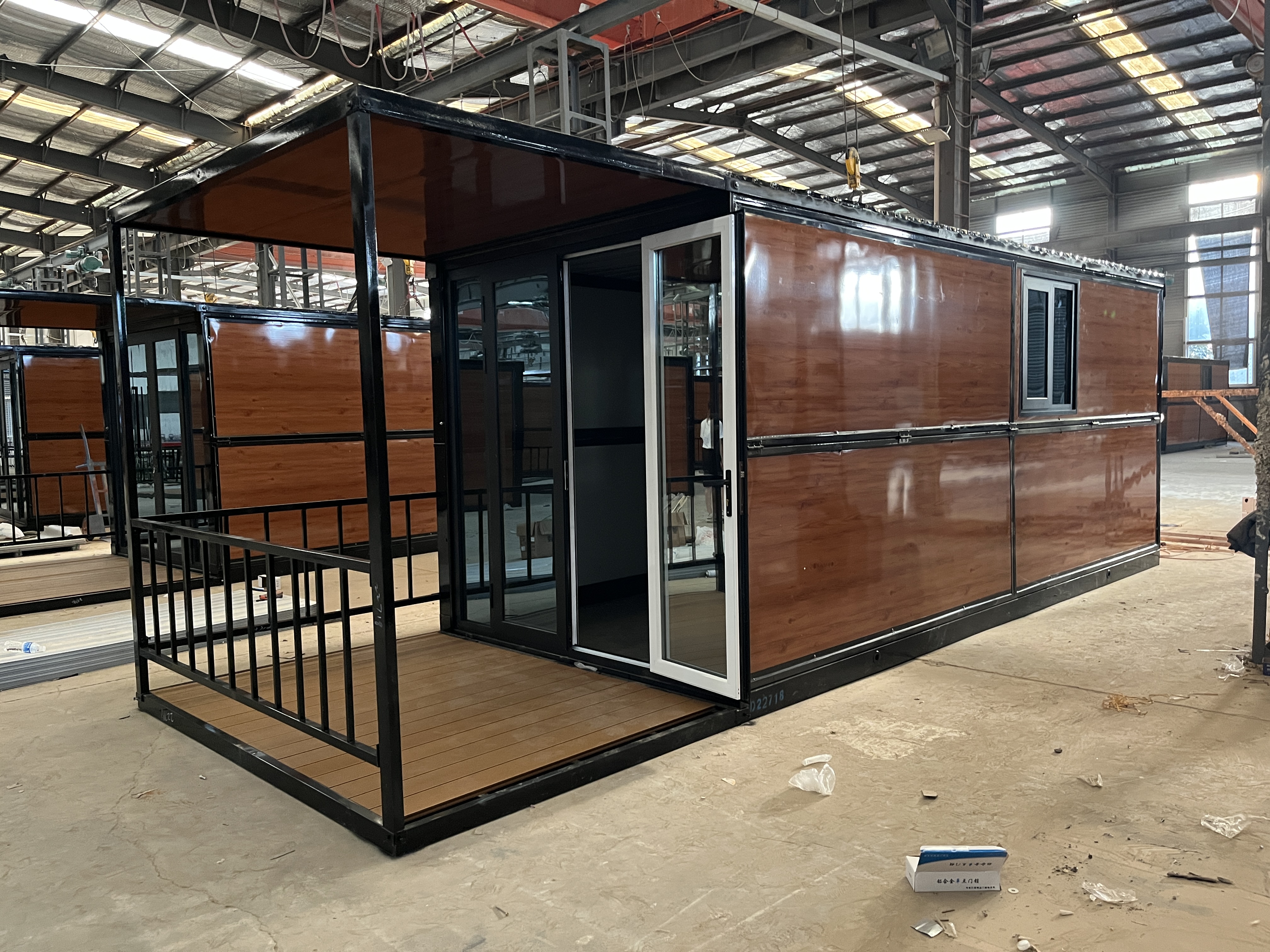 Introduzione del prodotto di una casa pieghevole con terrazza
